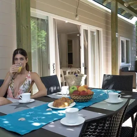 Villaggio Torre Del Porticciolo אתר קמפינג 4*
